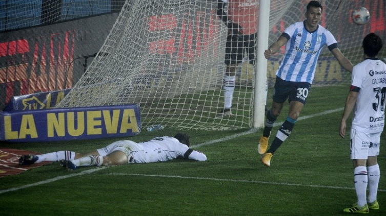 Newell's perdió ante Racing por 2 a 0