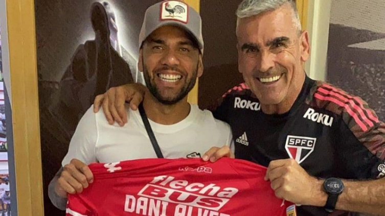 Dani Alves, con la 10 de Unión