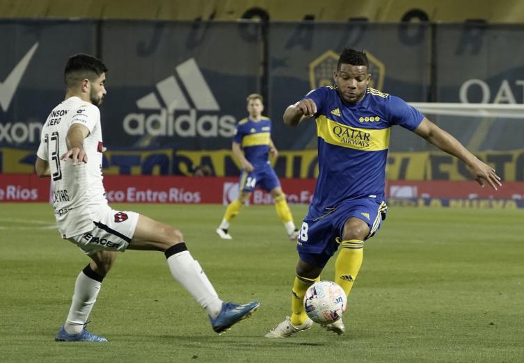 Un cabezazo de Vázquez le dio el triunfo a Boca en el debut de Battaglia