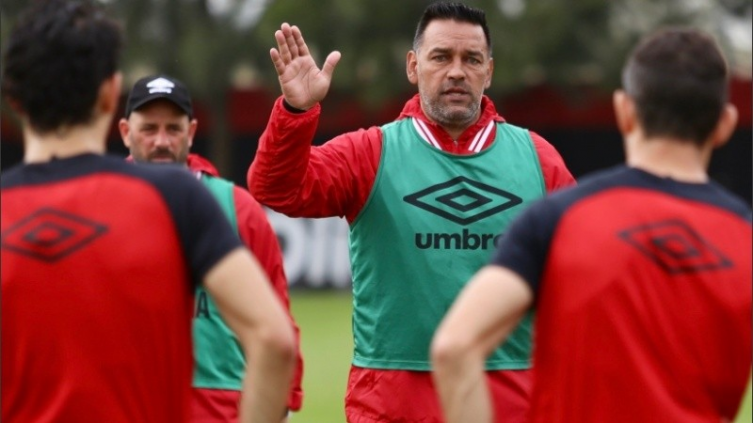 El cuerpo técnico de Newell's: ante Colón será 