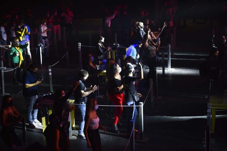 Realizarán una prueba piloto del “baile en burbujas”