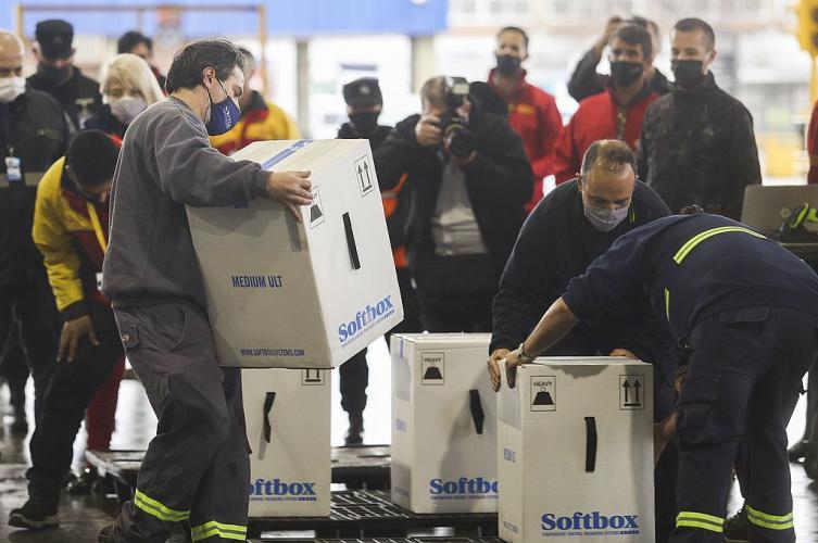 Argentina recibió el primer cargamento de vacunas Pfizer