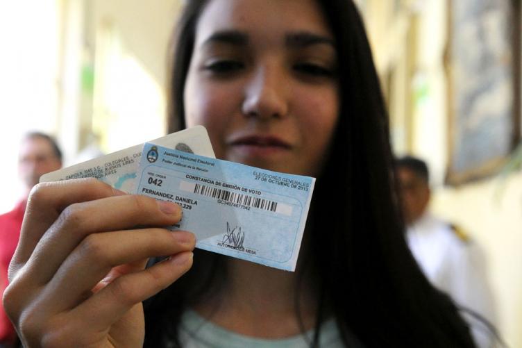 Más de 861 mil jóvenes de 16 y 17 años votan por primera vez 