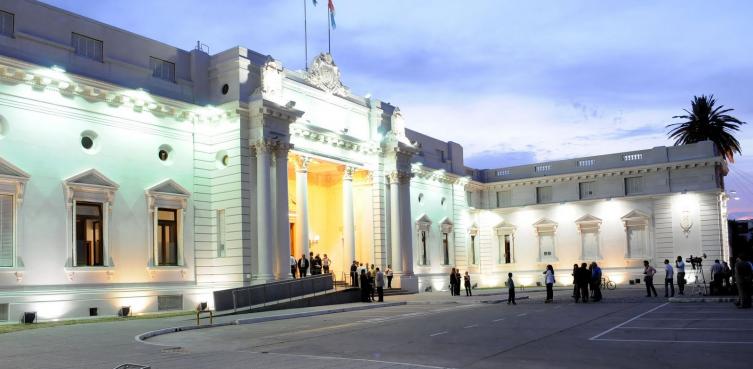 El Senado volvió a sesionar con una amplia asistencia presencial