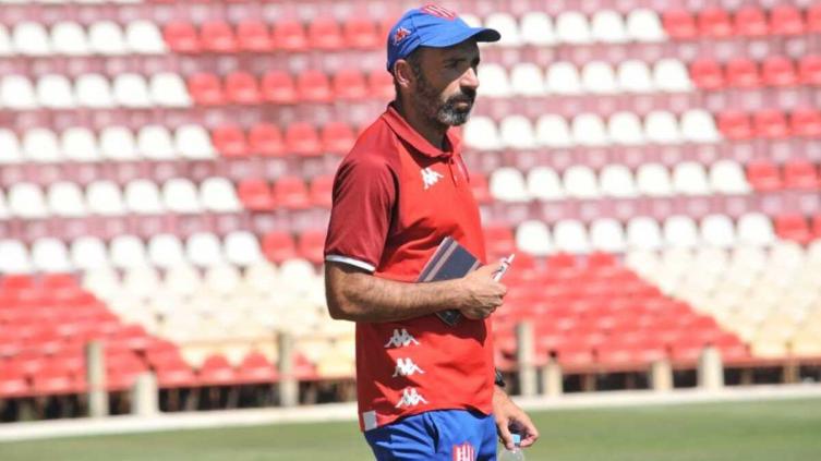 El plan de Azconzábal para sacar del pozo a Unión en La Plata