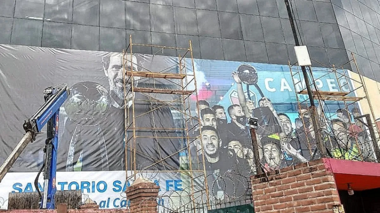 Colón prepara un mural con el equipo campeón