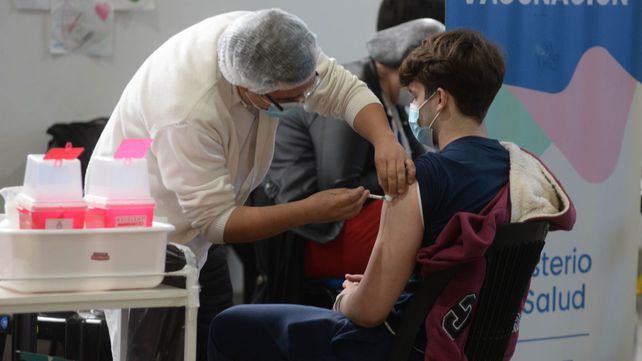 Continúa la vacunación adolescente en la ciudad 