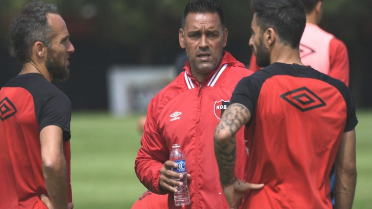 Gamboa confirmó el ingreso de Macagno por Aguerre en el arco de Newell's