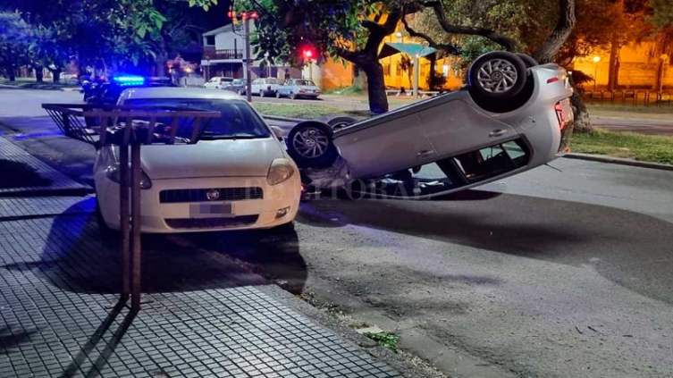 Tremendo vuelco en la Av. Aristóbulo del Valle 
