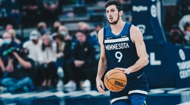 Bolmaro, el argentino más joven en debutar en la NBA