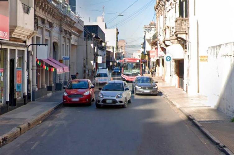 Roban a una mujer de 73 años y la dejan encerrada