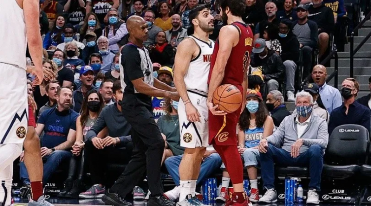 NBA: el áspero cruce entre Facundo Campazzo y Ricky Rubio