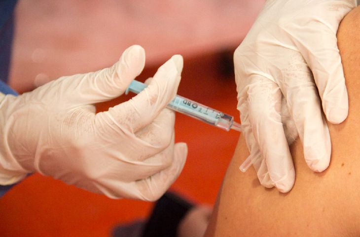 Vacunaron dos veces a una menor en menos de una semana