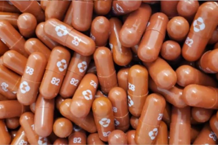 Reino Unido aprobó la primera pastilla contra el Covid-19
