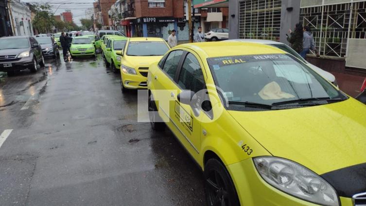 Remiseros y taxistas se manifestaron por la ciudad