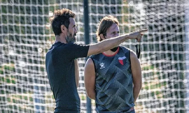 Colón tendrá bajas para visitar a Racing 
