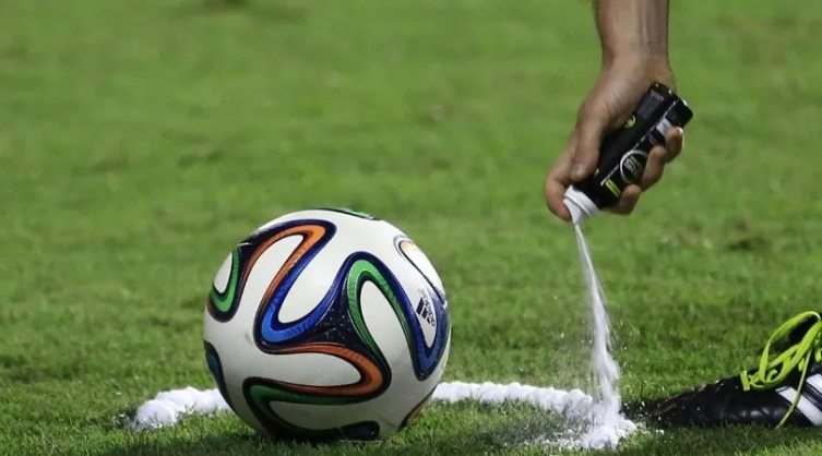 FIFA pagará U$S 120 millones al argentino que creó el aerosol de tiros libres