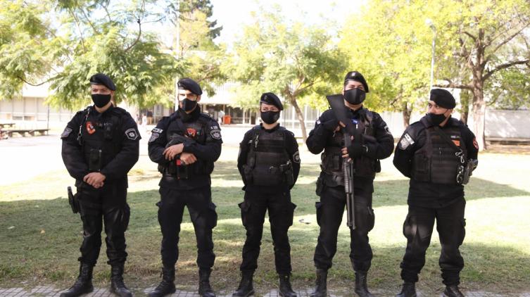 Los policías recibirán un adicional para reponer sus uniformes