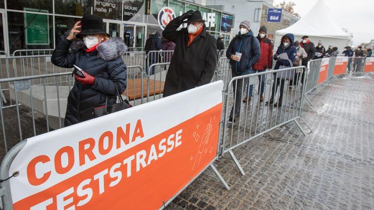 Austria confinará a los no vacunados desde este lunes