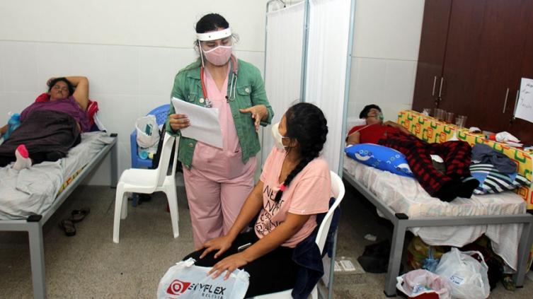Crecieron los casos en Bolivia pero por las vacunas la letalidad es menor