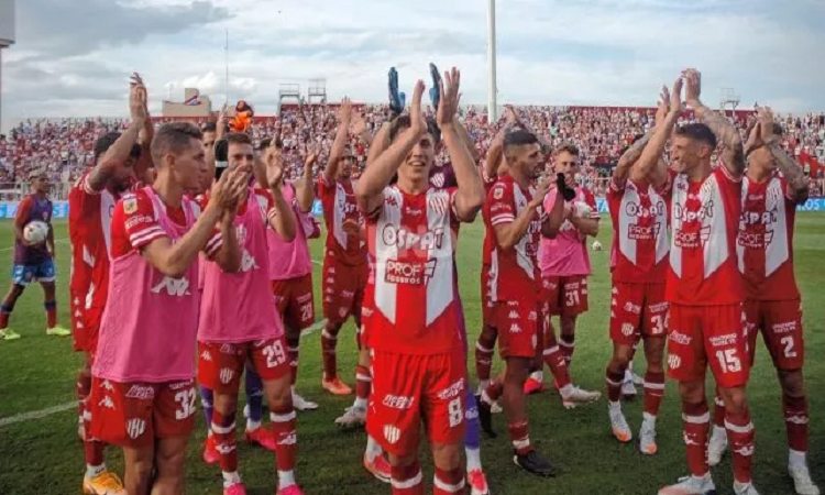 La formación de Unión para enfrentar a Defensa