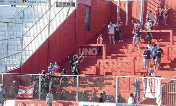 Se picó en las tribunas del 15 de Abril en un partido clave para Unión