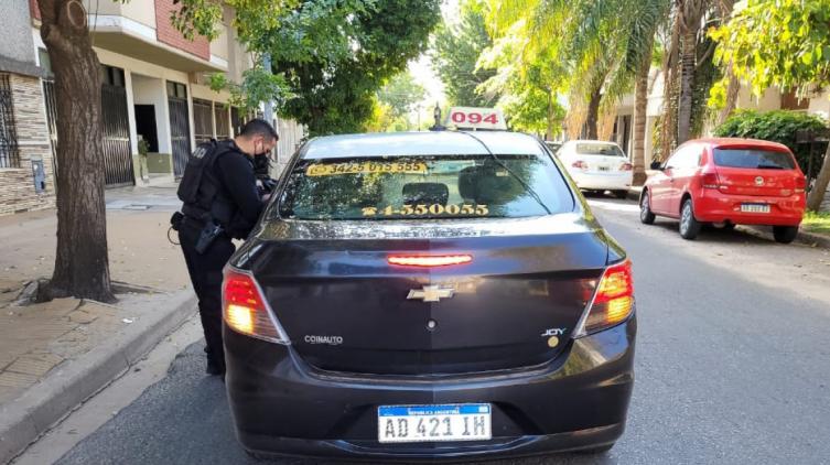 La Policía realiza chequeos dinámicos de taxis y remises 