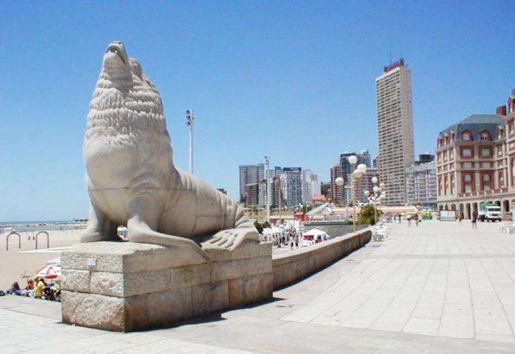 Mar del Plata inició el fin de semana largo colmada de turistas