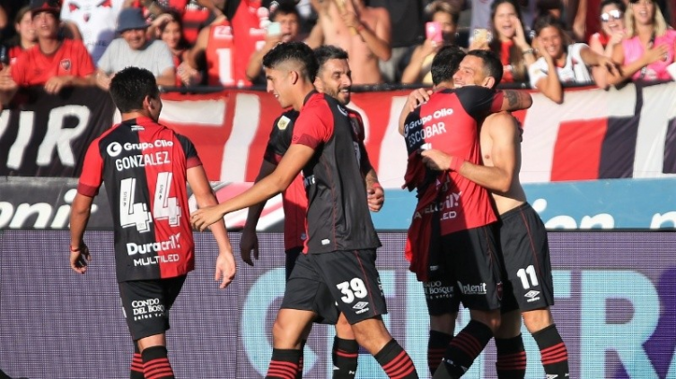 Newell's ganó con un golazo de Maxi 1 - 0 a Central Córdoba