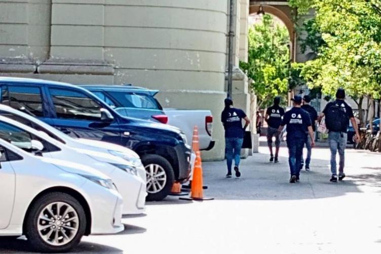 Allanan el Ministerio de Seguridad y secuestran celulares de funcionarios
