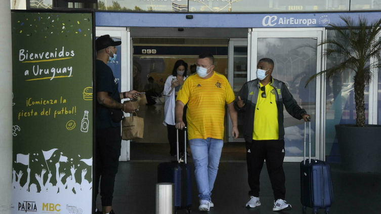 Uruguay empezará a vacunar a los turistas que ingresen al país