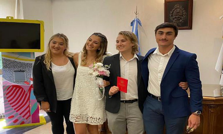 Fue testigo en la boda de su amigo y por un error lo casaron con la novia