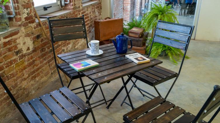 El café literario de El Molino abre al público