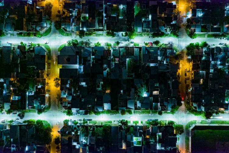 Trabajos de fumigación, iluminación y bacheo en la ciudad