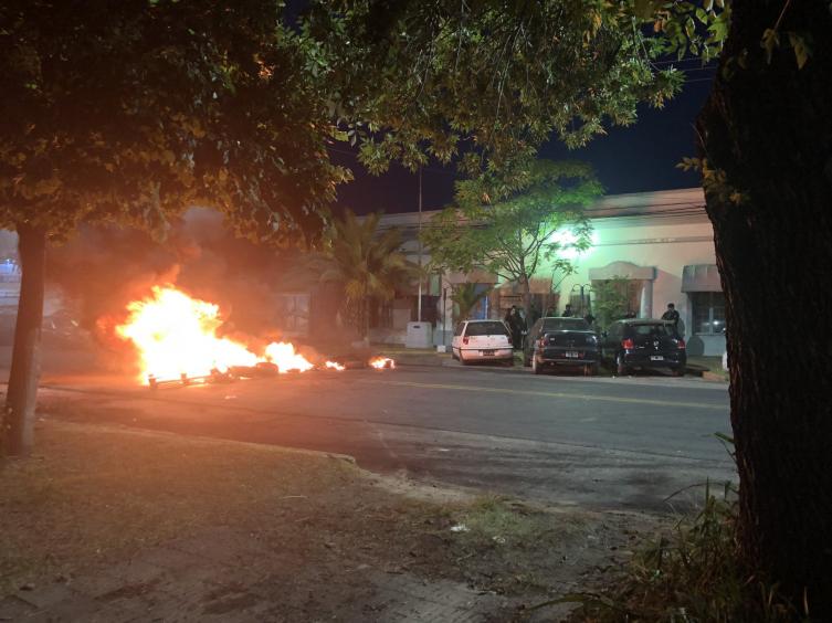 Nueva protesta frente a la seccional 8° de barrio Guadalupe