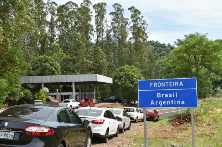 Abren los pasos fronterizos de Brasil y Uruguay 