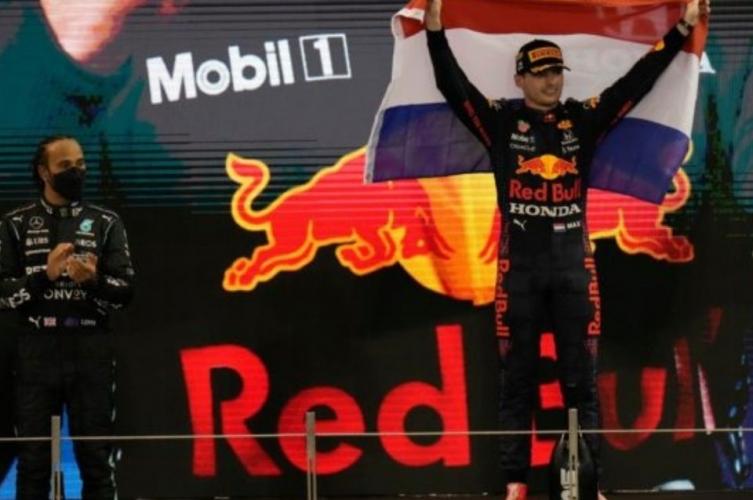 El mensaje de Lewis Hamilton a Max Verstappen tras perder el campeonato