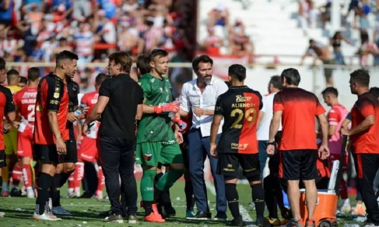 Colón entrena enfocado en River
