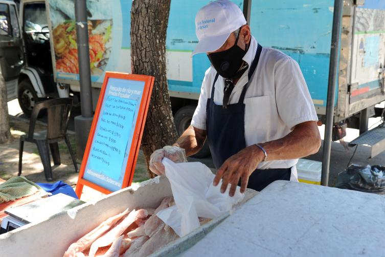 Sigue la venta de pescado de mar a precios populares