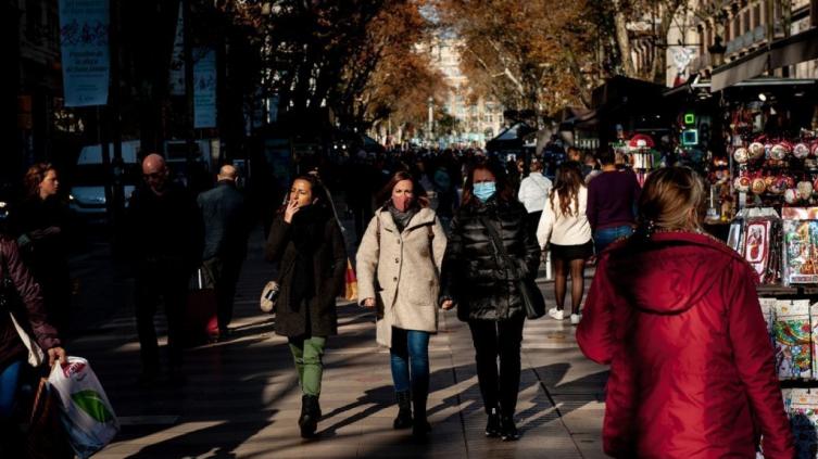 Cataluña anuncia el cierre el ocio nocturno y limita a diez las reuniones