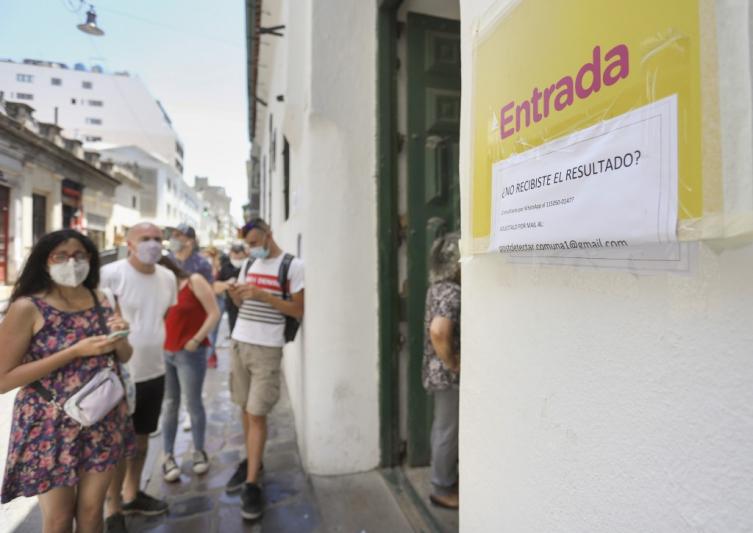 Los contagios no dan tregua: se reportaron 11.121 casos