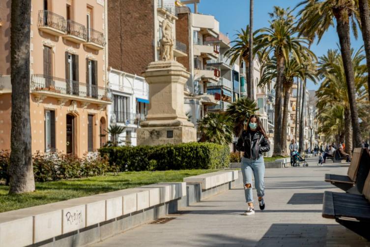 España dispuso la obligatoriedad de tapabocas en exteriores