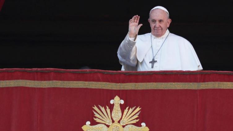 En su mensaje navideño, el Papa llamó a 