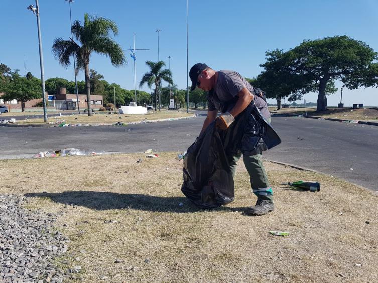 Tras los festejos, el municipio realizó un operativo de limpieza en la ciudad