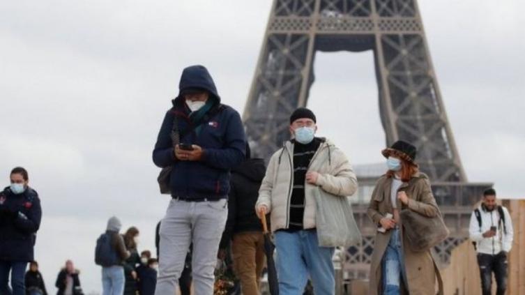 La variante Ómicron no da tregua en Europa