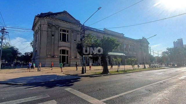 Domingo de largas filas en los centros de testeo