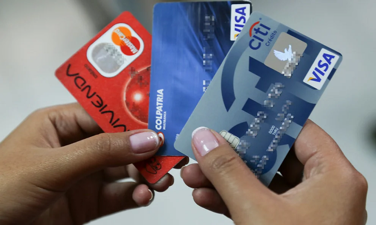 La mejor forma de llevar el dinero al viajar al exterior: tarjetas de crédito, débito o efectivo