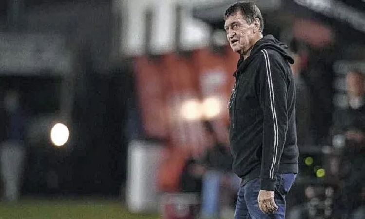 Falcioni es el DT más experimentado en Primera