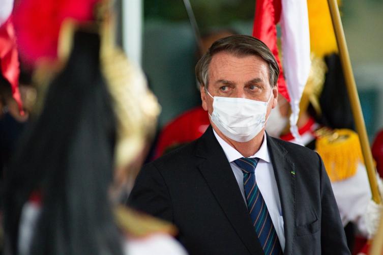 Descartan operar a Bolsonaro, que se recupera satisfactoriamente