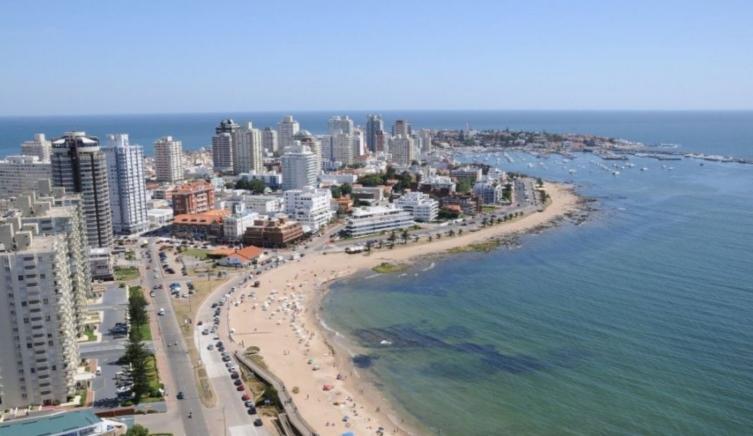 Récord de casos en Uruguay: 5.330 contagios en un día